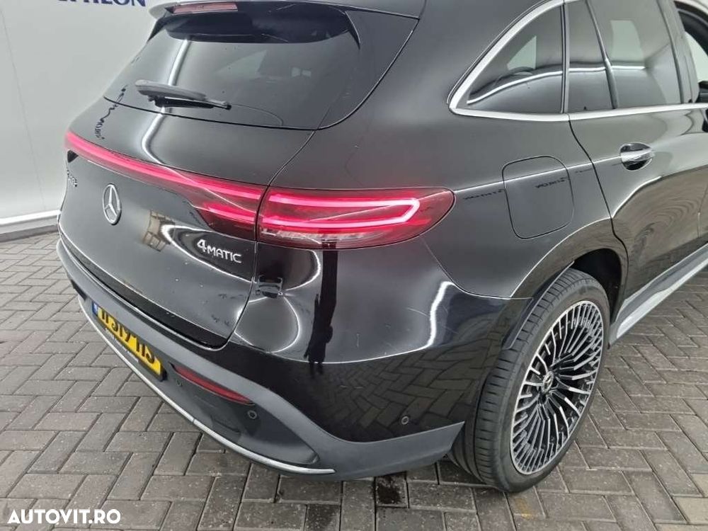 Mercedes-Benz EQC - 10
