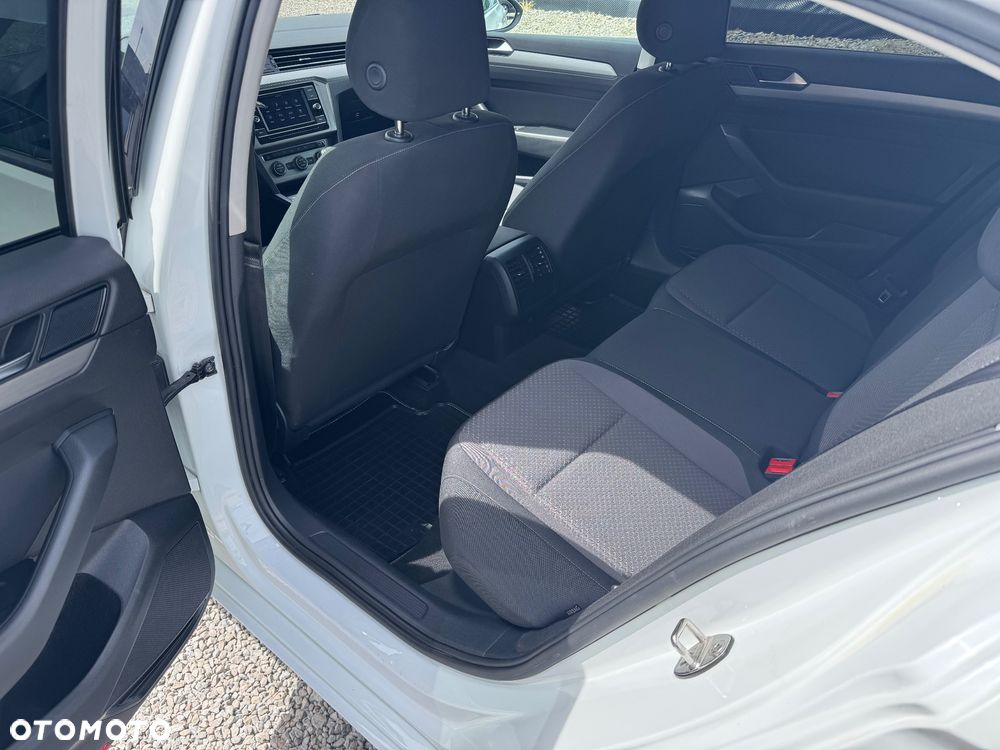 Volkswagen Passat 2.0 TDI EVO Business - 14