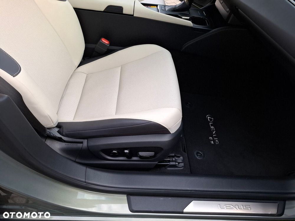 Lexus ES 300h Business Edition - 16