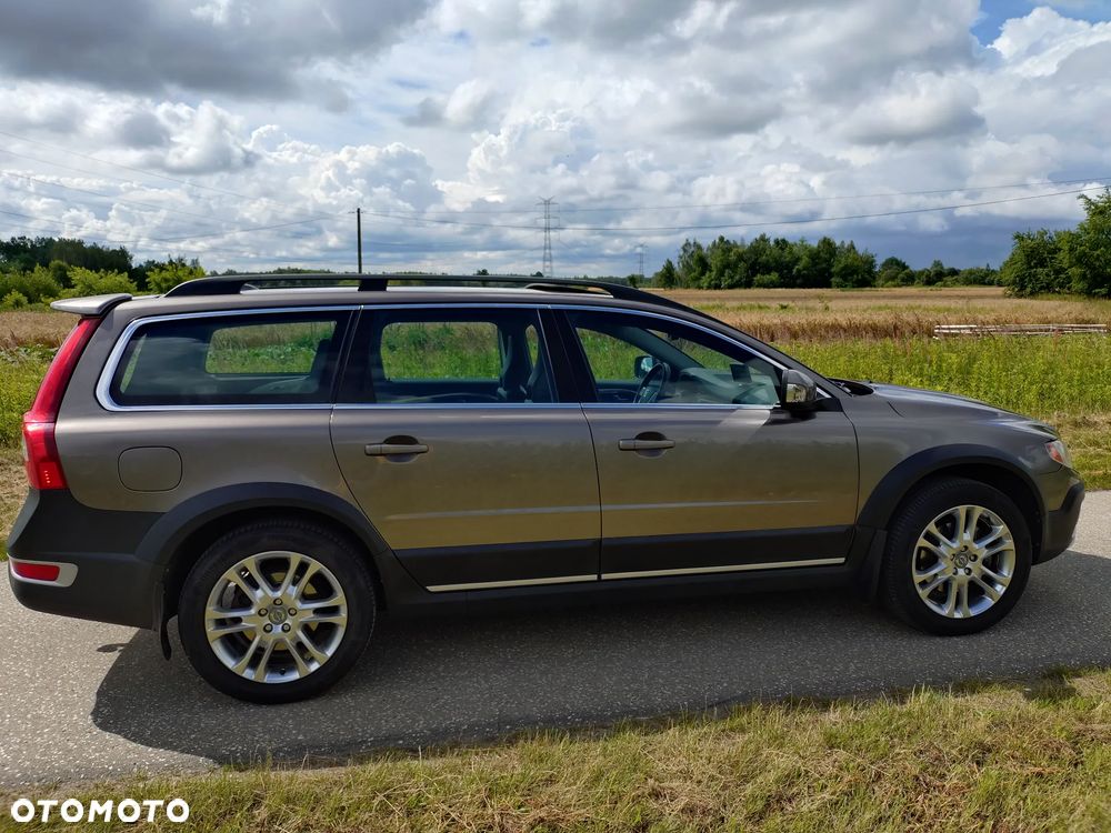Volvo XC 70 D5 AWD Momentum - 1