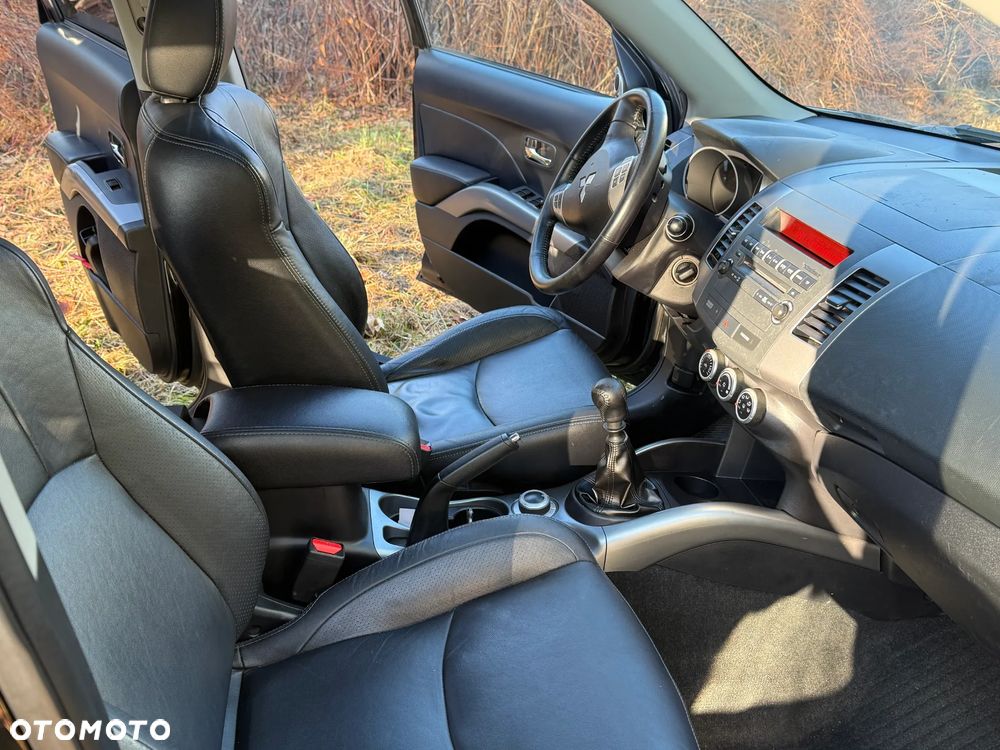 Mitsubishi Outlander 2.0 DID Intense + - 14