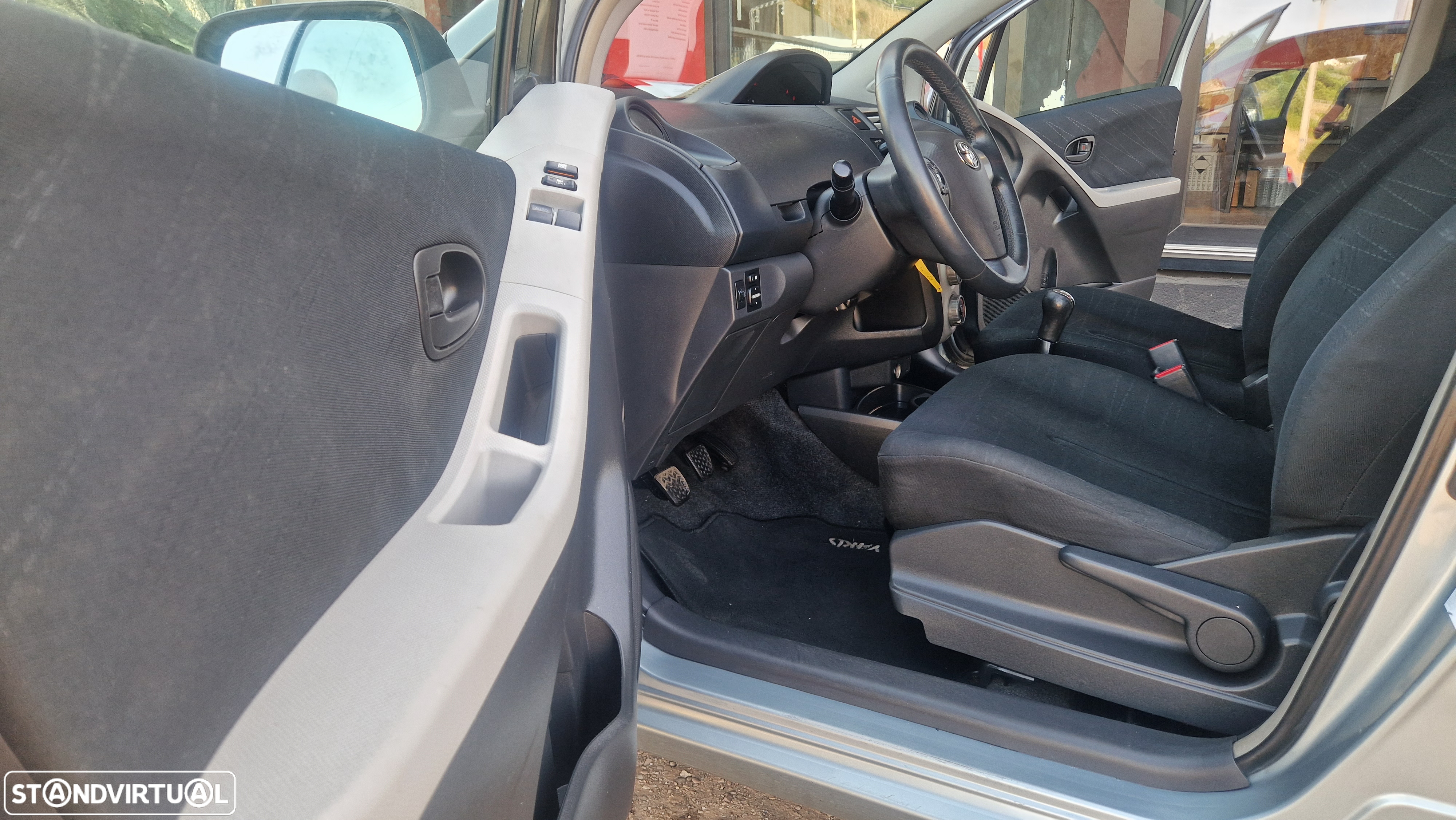 Toyota Yaris 1.4 D-4D AC+VSC - 10