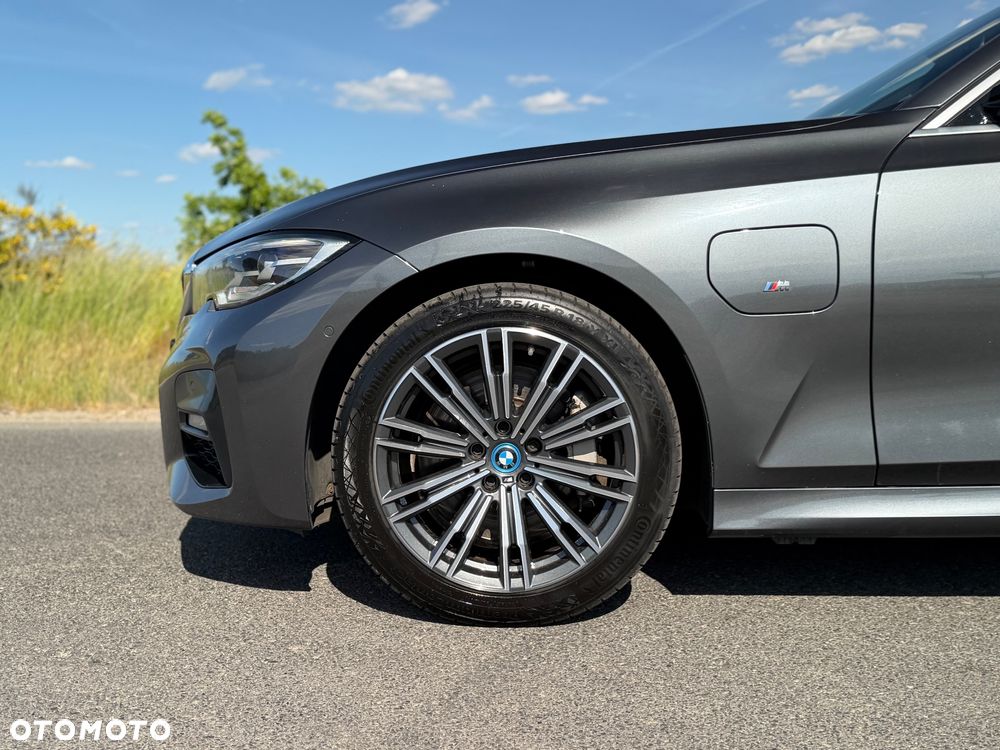 BMW Seria 3 330e M Sport - 12