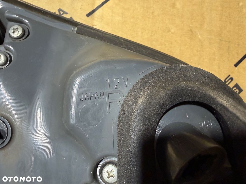 Lampa tylna prawa w klapę bagażnika Lexus RX450h 09-12r. - 3