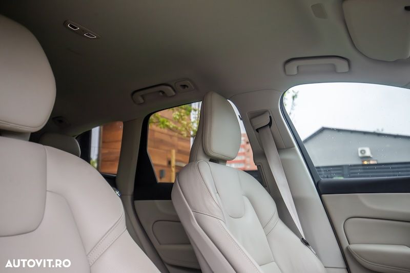 Volvo XC 60 B4 MHEV AT FWD Core - 24