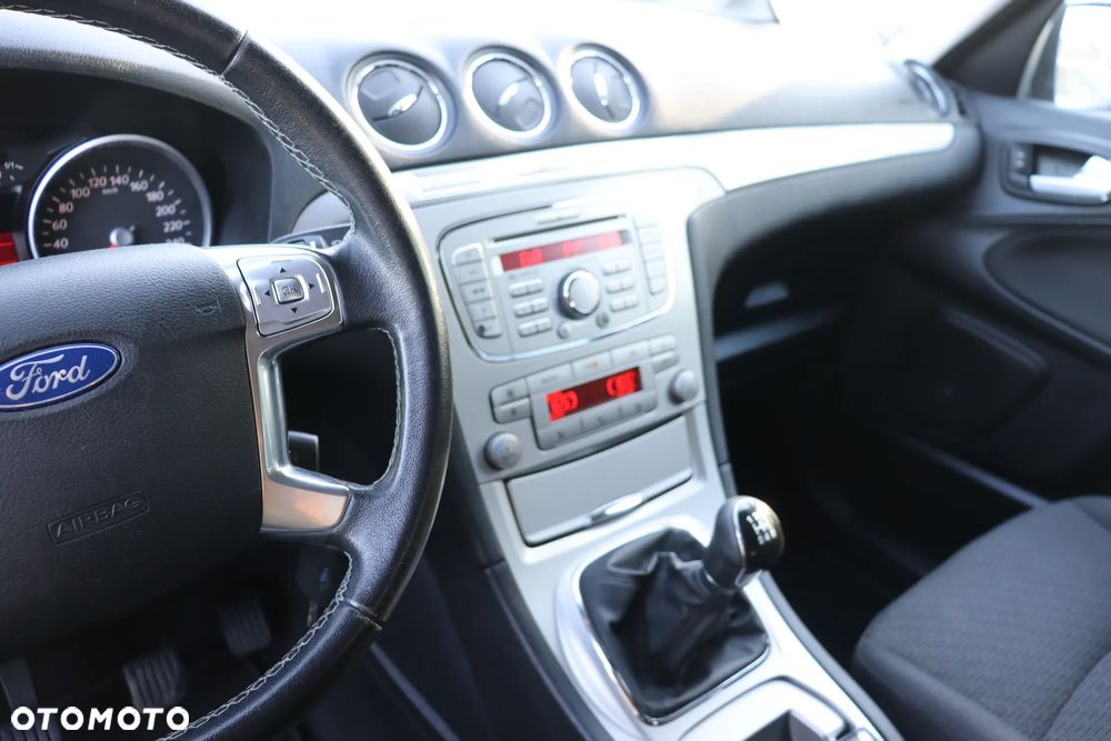 Ford Galaxy - 12