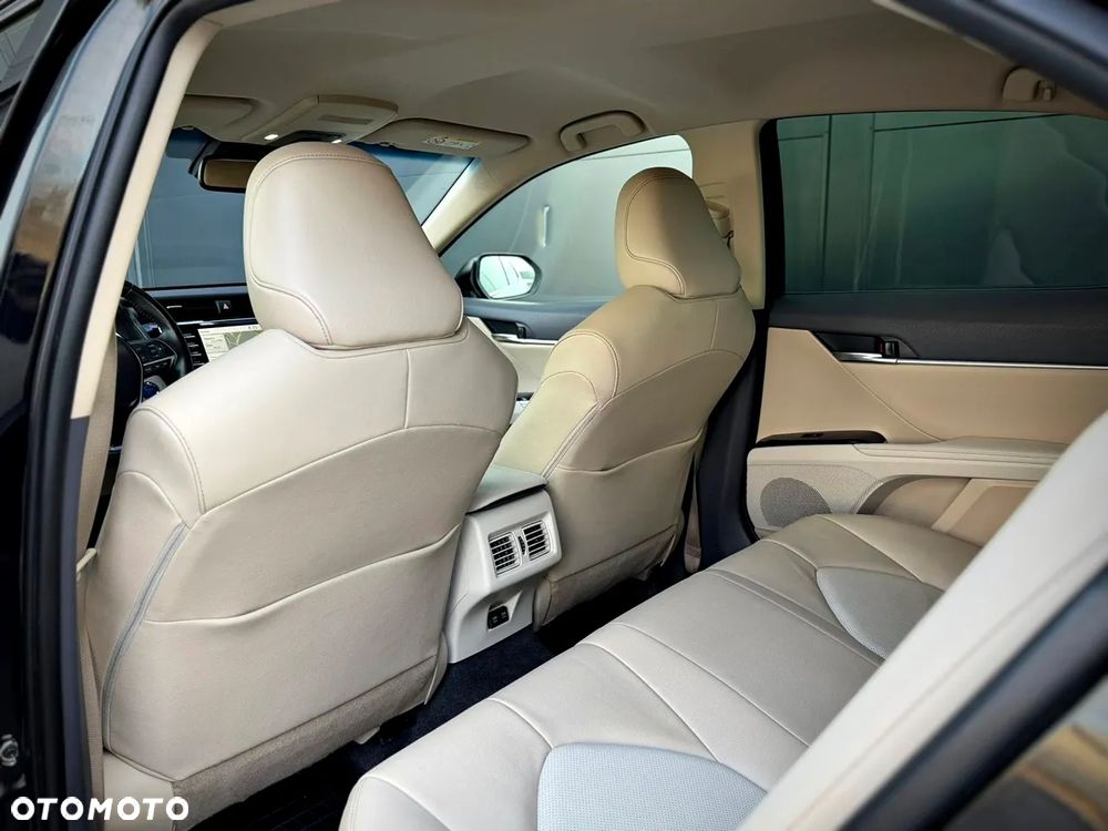 Toyota Camry 2.5 Hybrid Executive CVT - 22