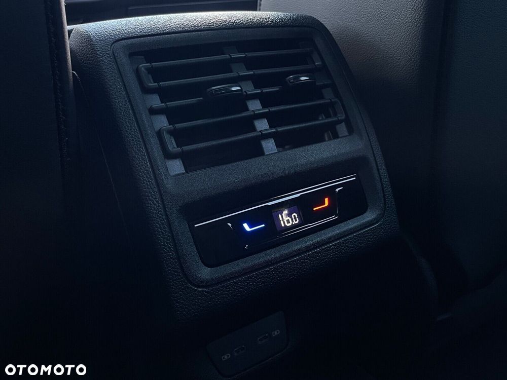 Volkswagen Golf - 28