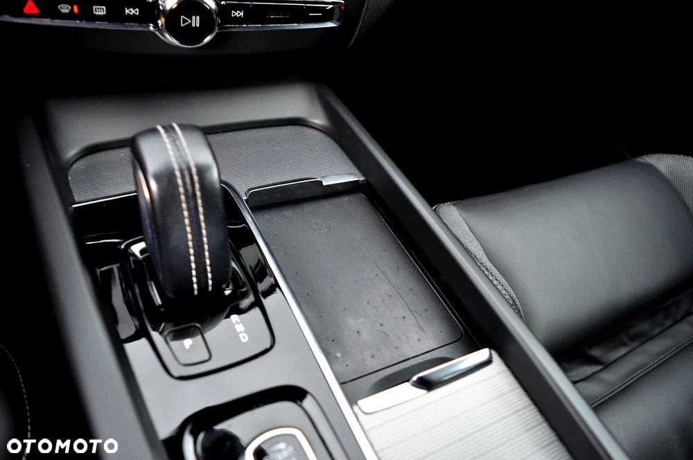 Volvo XC 60 B4 D AWD Ultimate Dark - 28