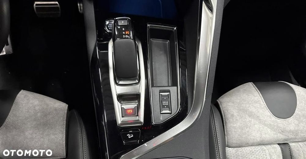 Peugeot 3008 1.6 PureTech HYbrid4 GT Line S&S EAT8 - 8