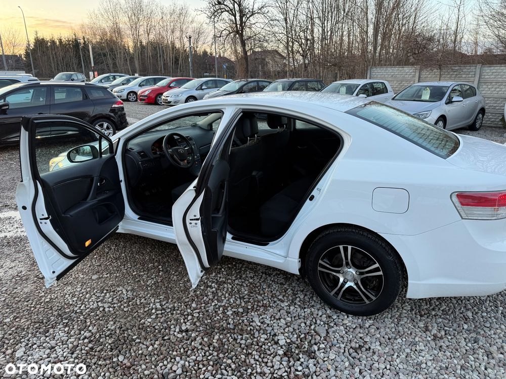 Toyota Avensis 1.6 Comfort - 9