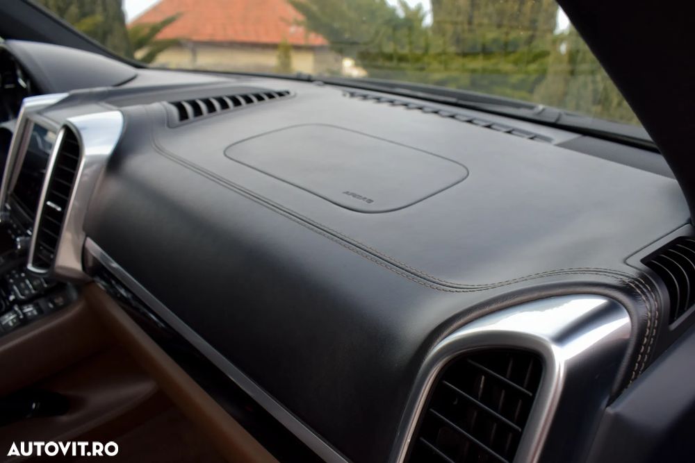 Porsche Cayenne 4.2 L S - 29