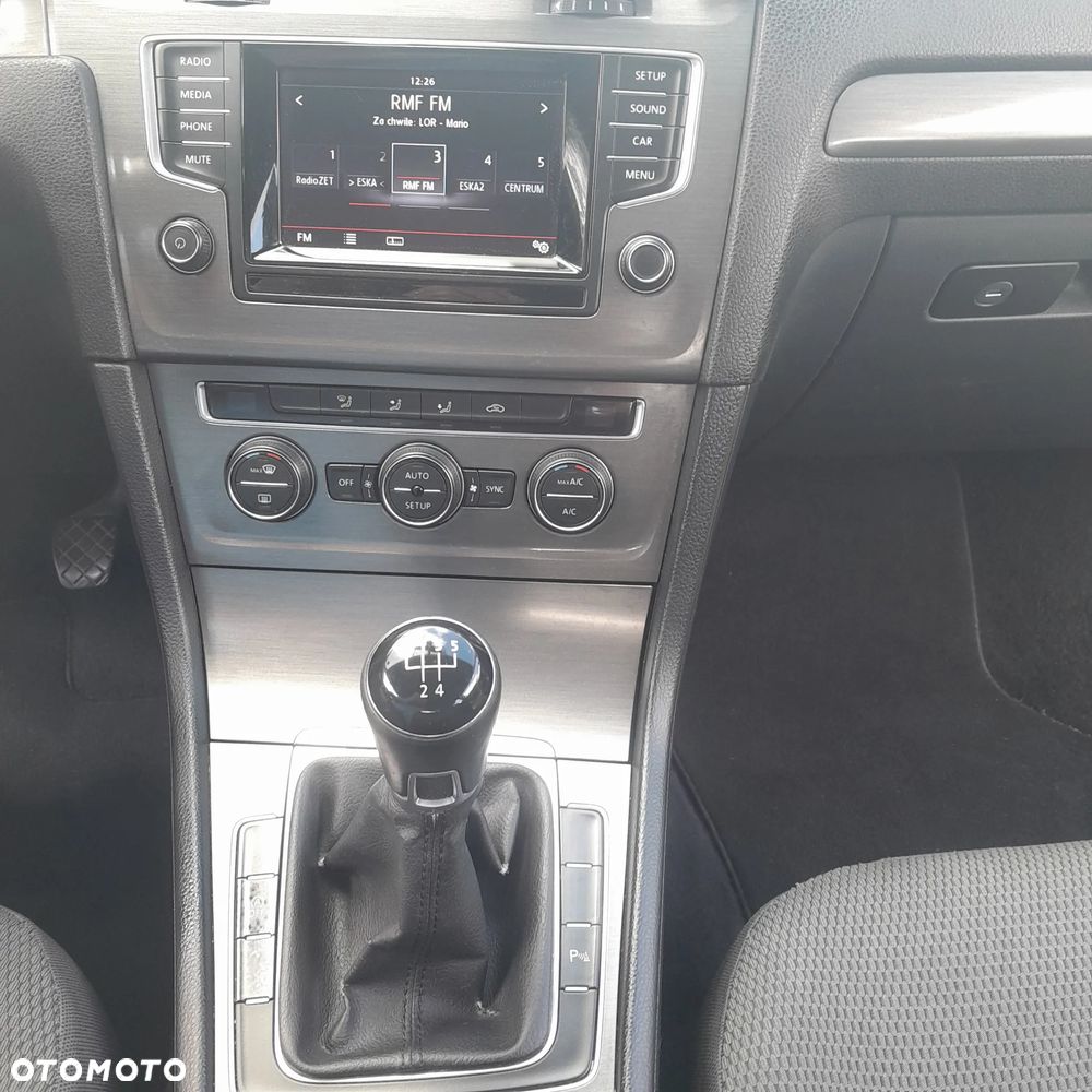 Volkswagen Golf 1.6 TDI BlueMotion Technology Comfortline - 16