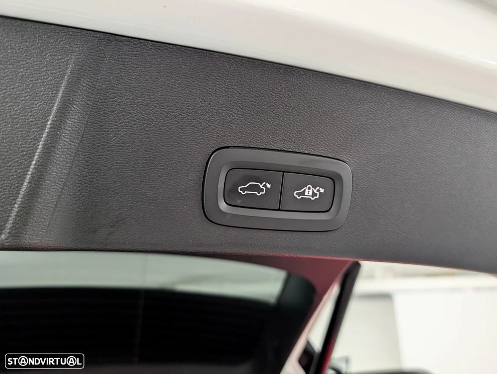 Volvo XC 40 Recharge Core - 17
