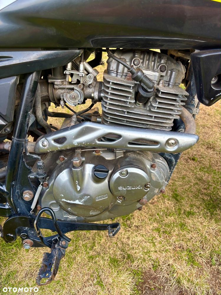 Suzuki DR - 8