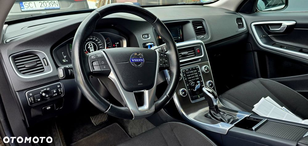 Volvo V60 D4 Drive-E Momentum - 28