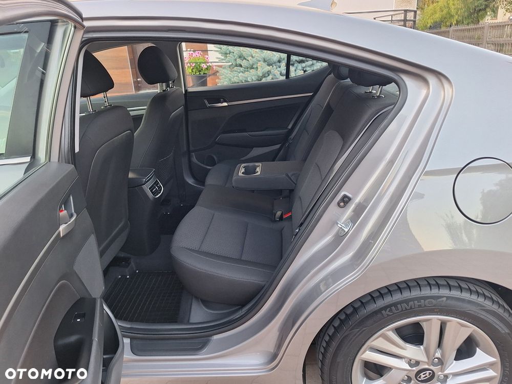 Hyundai Elantra 1.6 Style - 8