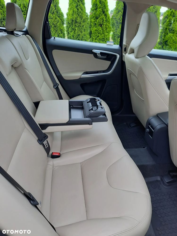 Volvo XC 60 D4 AWD Momentum - 15