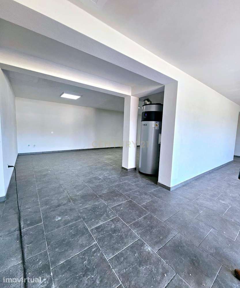 Moradia T3 nova, com garagem, jardim e quintal em Anadia - Grande imagem: 3/32