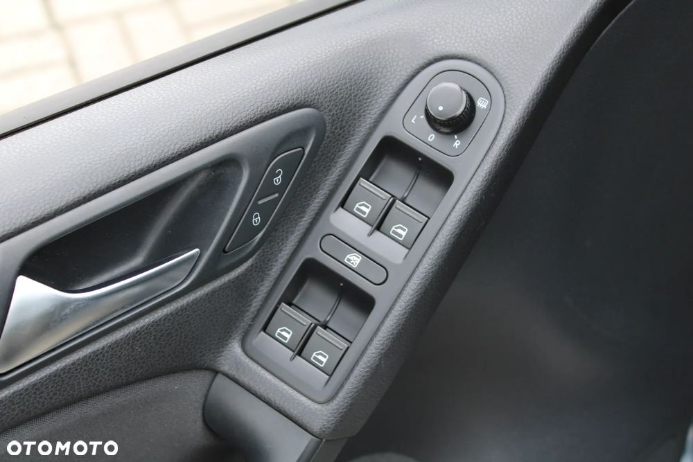 Volkswagen Golf 2.0 TDI DPF MATCH - 22