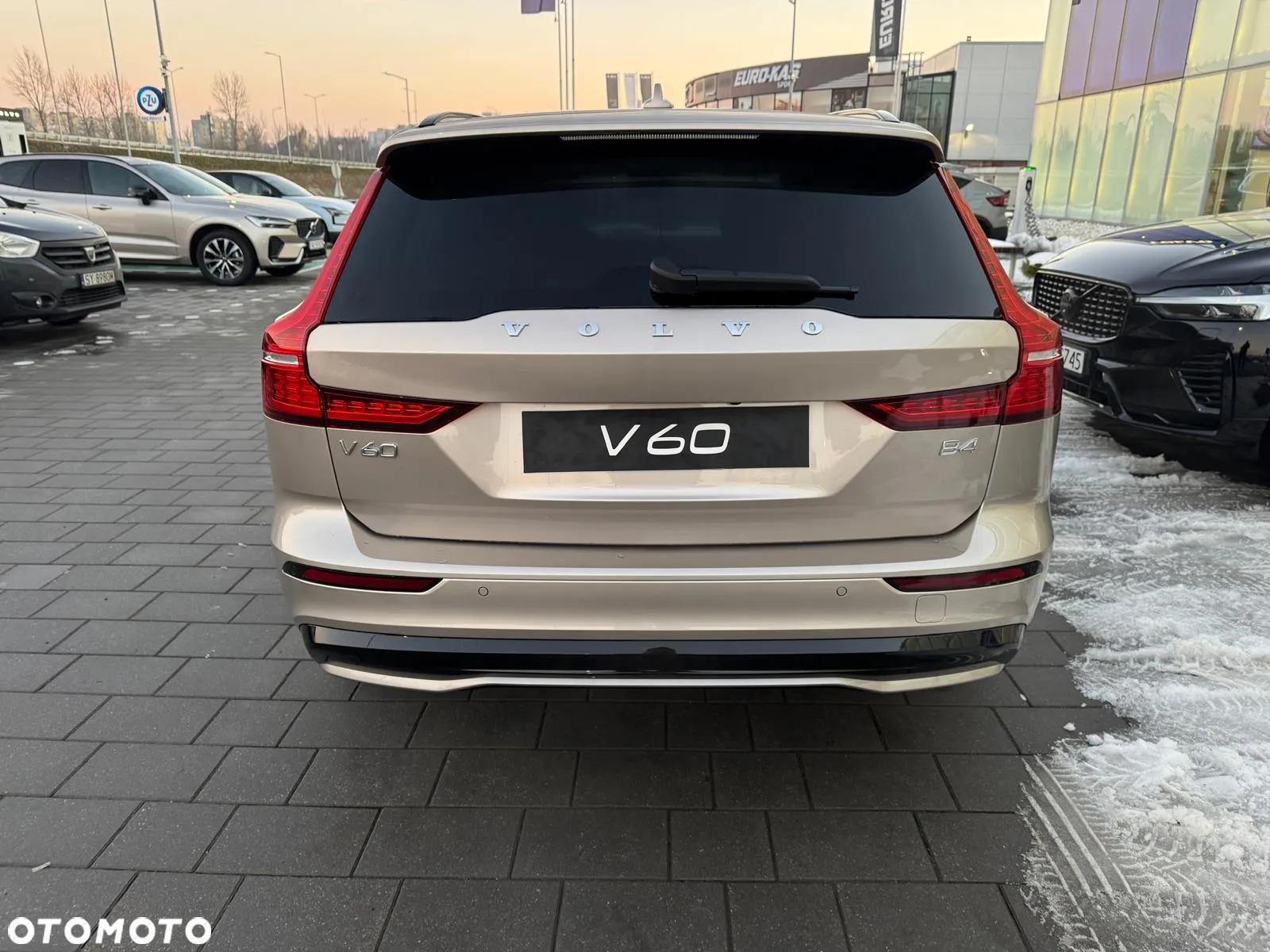 Volvo V60 B4 B Plus Dark - 5