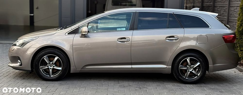 Toyota Avensis 2.0 D-4D Premium - 8