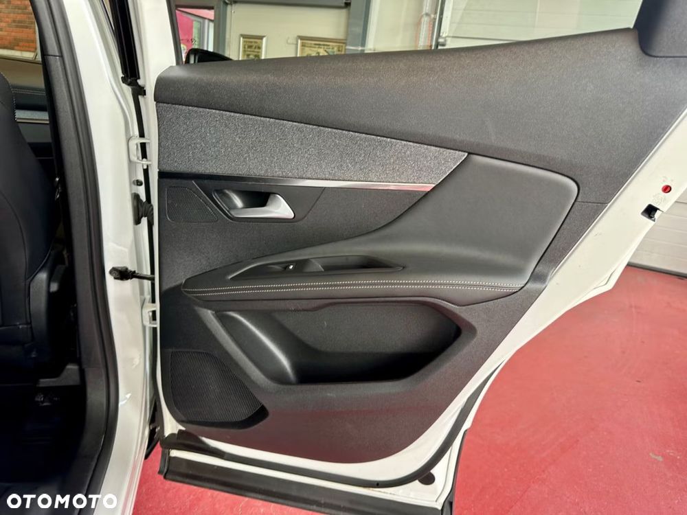 Peugeot 3008 1.6 PureTech GPF GT Line S&S EAT8 - 24