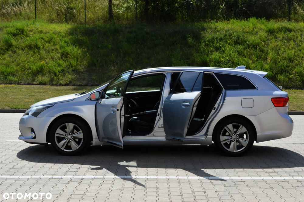 Toyota Avensis 2.0 D-4D Sol - 27