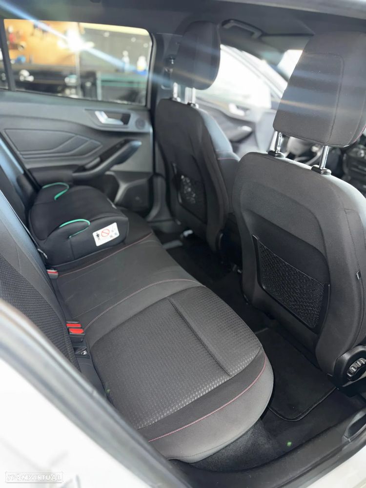 Ford Focus 1.0 EcoBoost ST-Line - 16