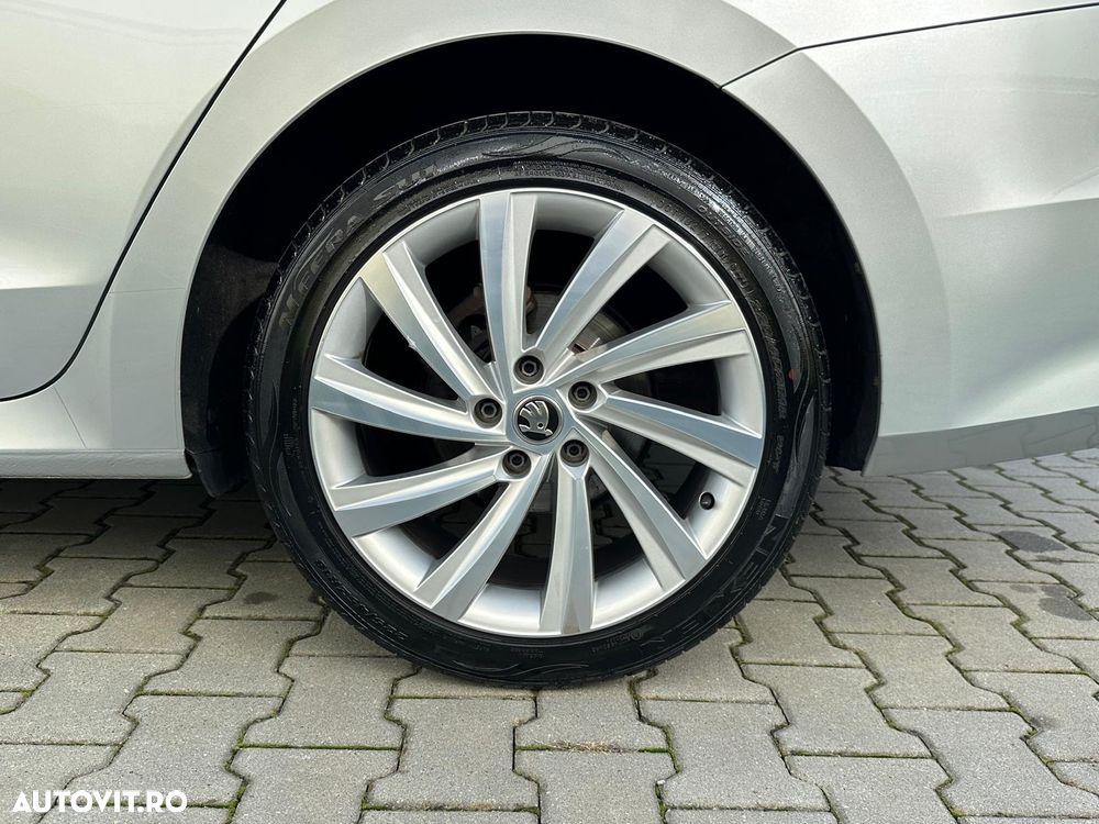 Skoda Octavia Combi 2.0 TDI DSG First Edition - 17