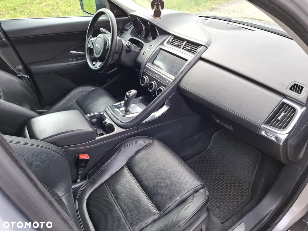 Jaguar E-Pace P250 AWD R-Dynamic S - 8