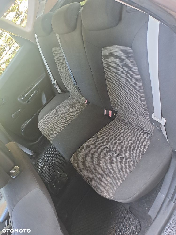 Kia Ceed - 8