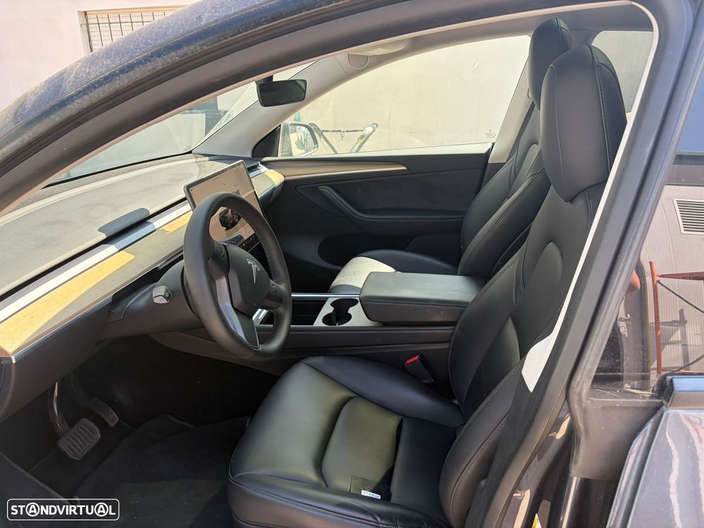 Tesla Model Y Long Range Dual Motor AWD - 3