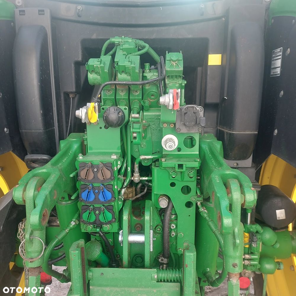John Deere 6135R - 4
