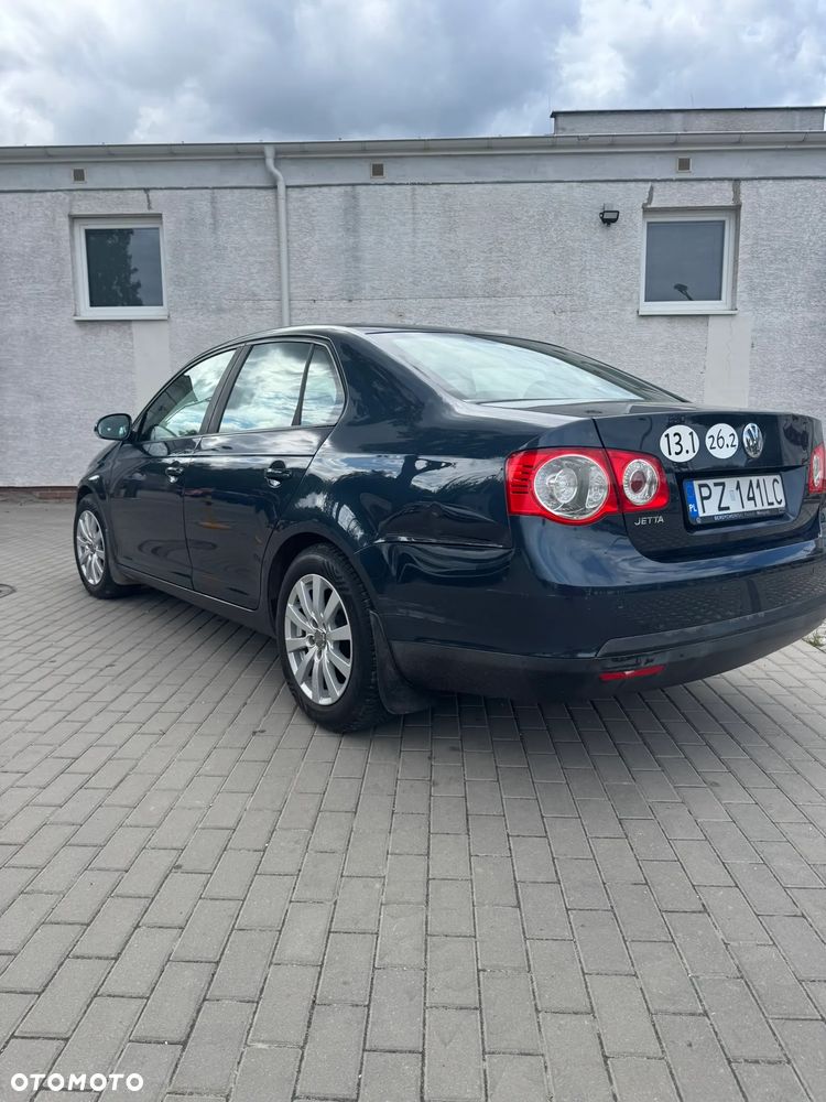 Volkswagen Jetta 1.6 Trendline - 5