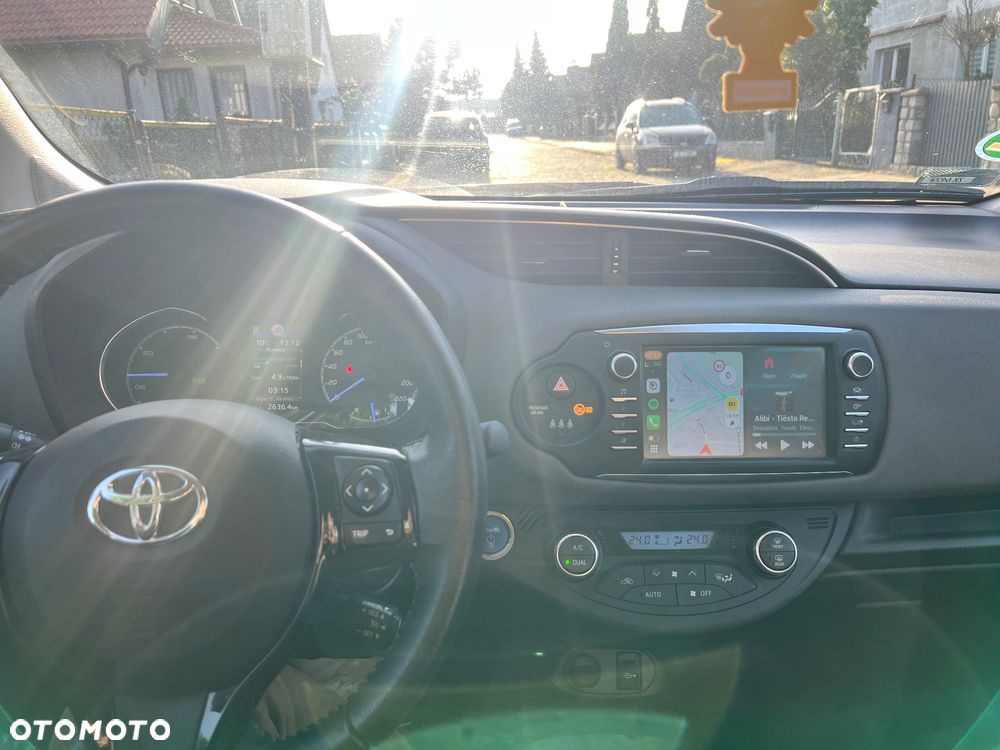 Toyota Yaris Hybrid 100 Active EU6 - 4