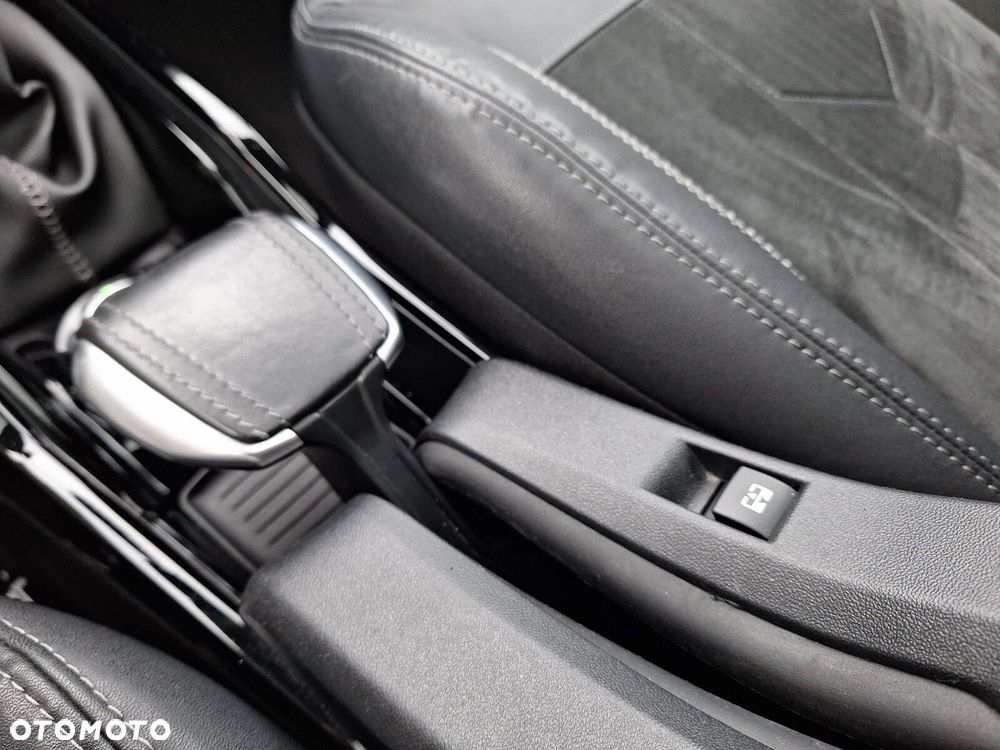 Peugeot 2008 1.2 Pure Tech Allure S&S - 24