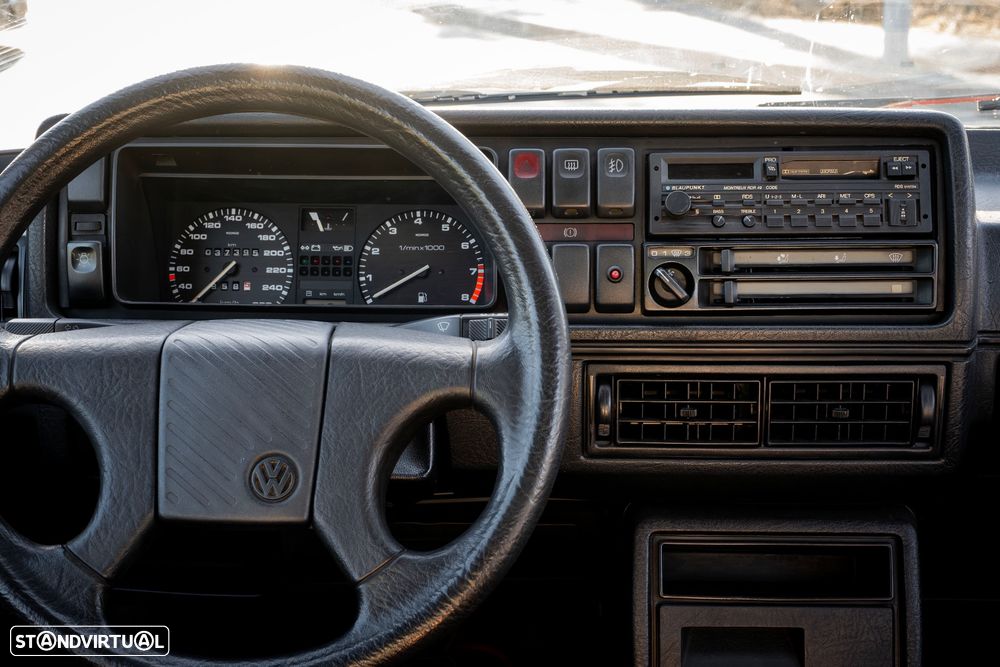 VW Golf 1.8 GTI 16V - 11