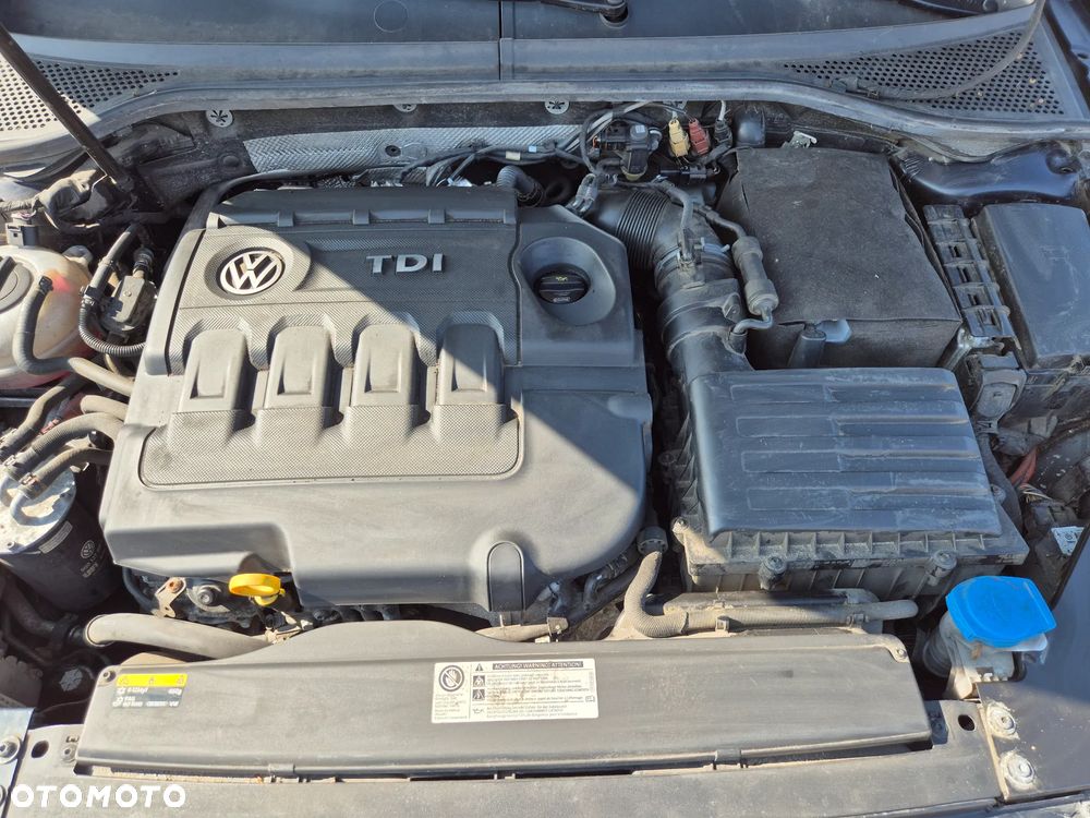 Volkswagen Passat Variant 2.0 TDI SCR DSG (BlueM Tech) Comfortline - 11