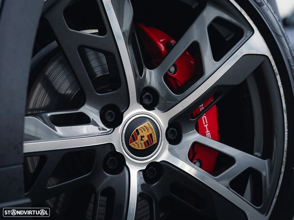 Porsche Taycan Cross Turismo 4S - 39
