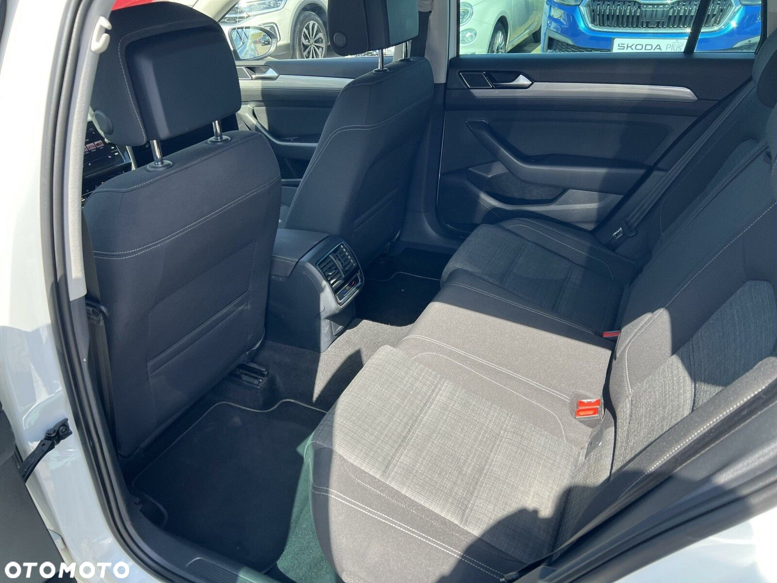 Volkswagen Passat - 12