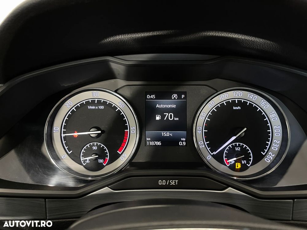 Skoda Superb 2.0 TDI DSG Ambition - 25