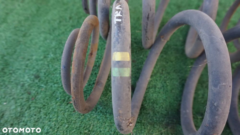 Renault Trafic II Opel Vivaro Nissan Primastar 2.0 DCI sprezyna tylna - 2