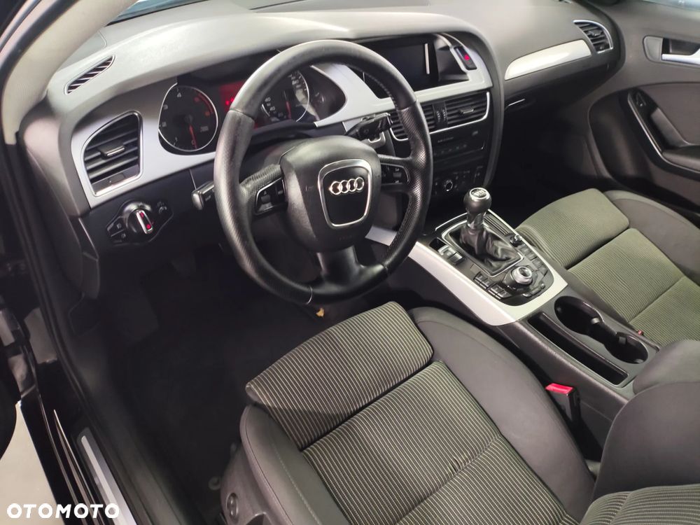 Audi A4 Avant 2.0 TDI - 8