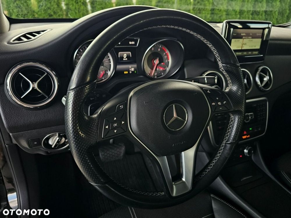 Mercedes-Benz GLA - 13