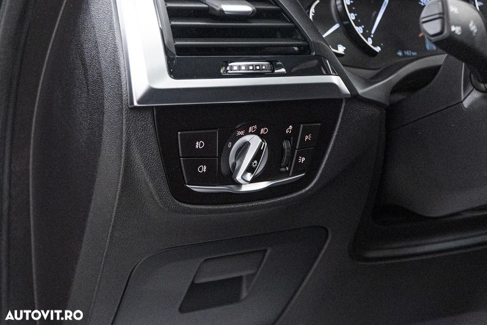 BMW X3 xDrive30i AT Luxury Line - 30