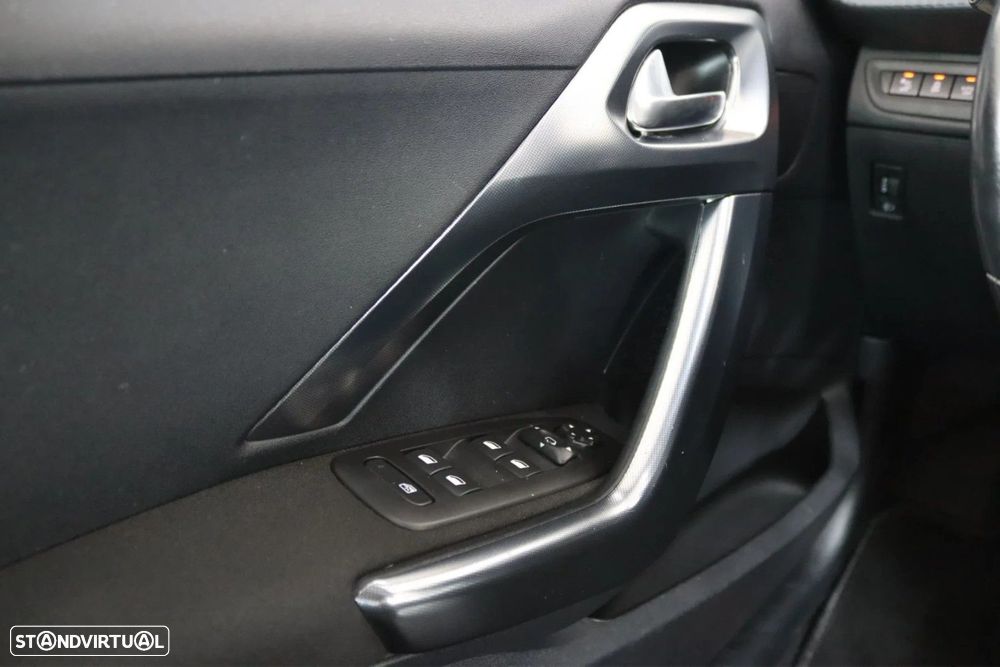 Peugeot 2008 1.2 PureTech Allure - 11