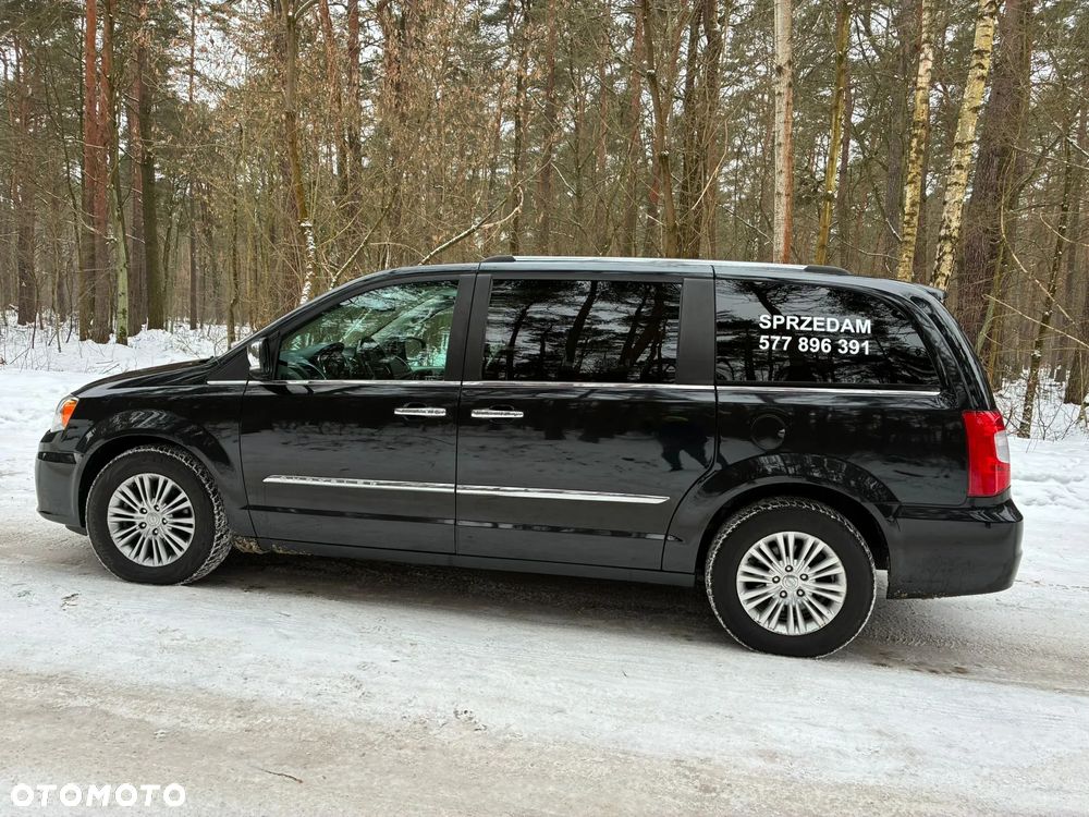 Chrysler Town & Country 3.6 Limited - 15