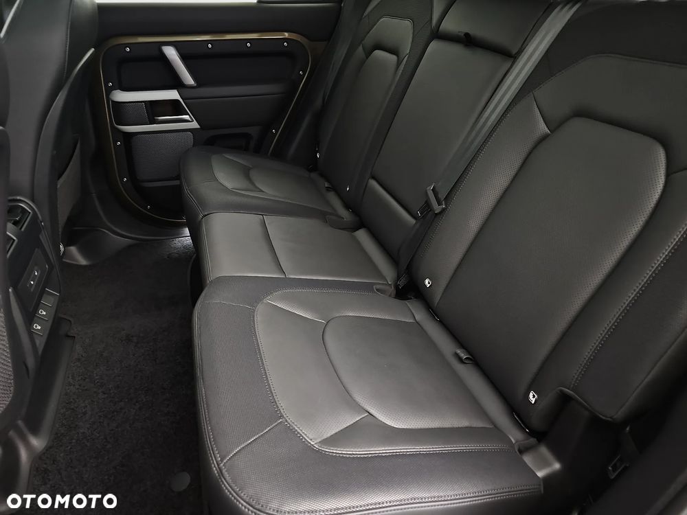 Land Rover Defender 3.0 D300 mHEV X-Dynamic HSE - 24