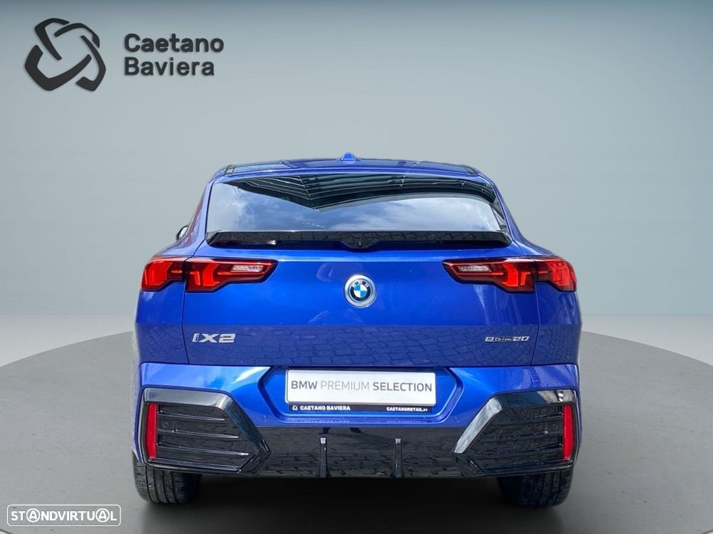 BMW iX2 eDrive20 Pack Desportivo M - 13